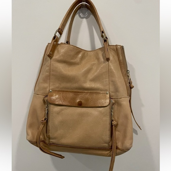Kooba 
•Everette Leather Purse 
•Shoulder Bag Tote
•Zipper Detail
•Multi Pocket - Picture 1 of 11